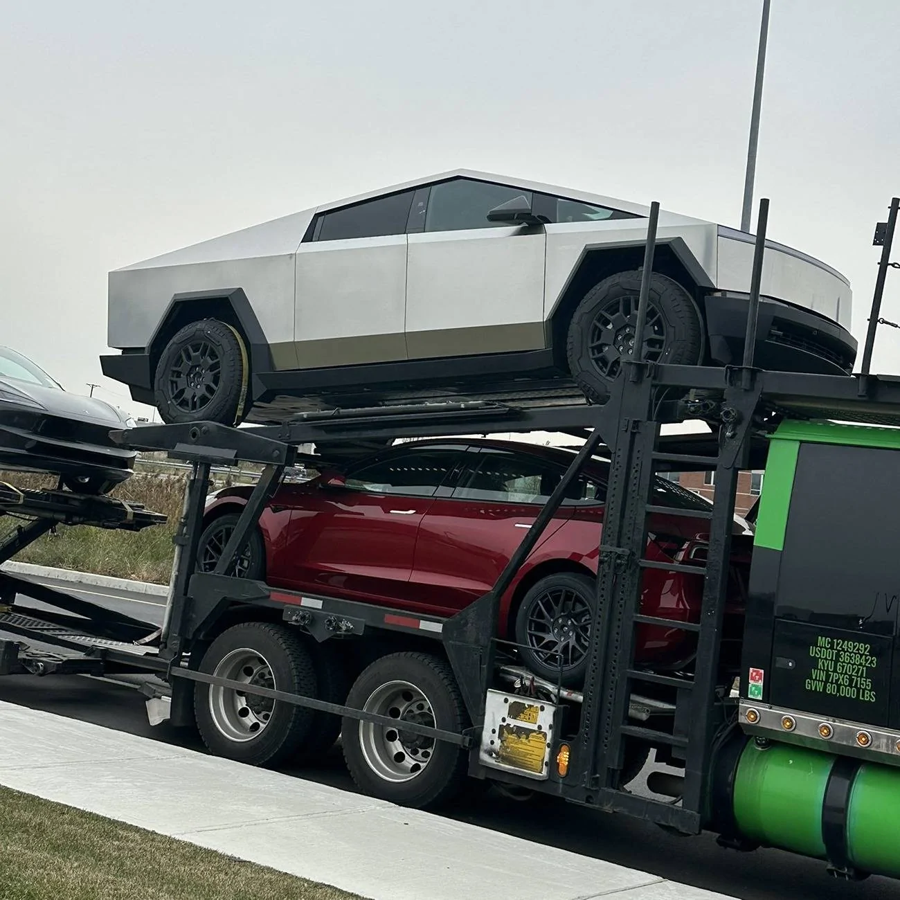 Tesla Cybertruck Canada deliveries begin November 5 GbFe7Y6WoAAAHyg