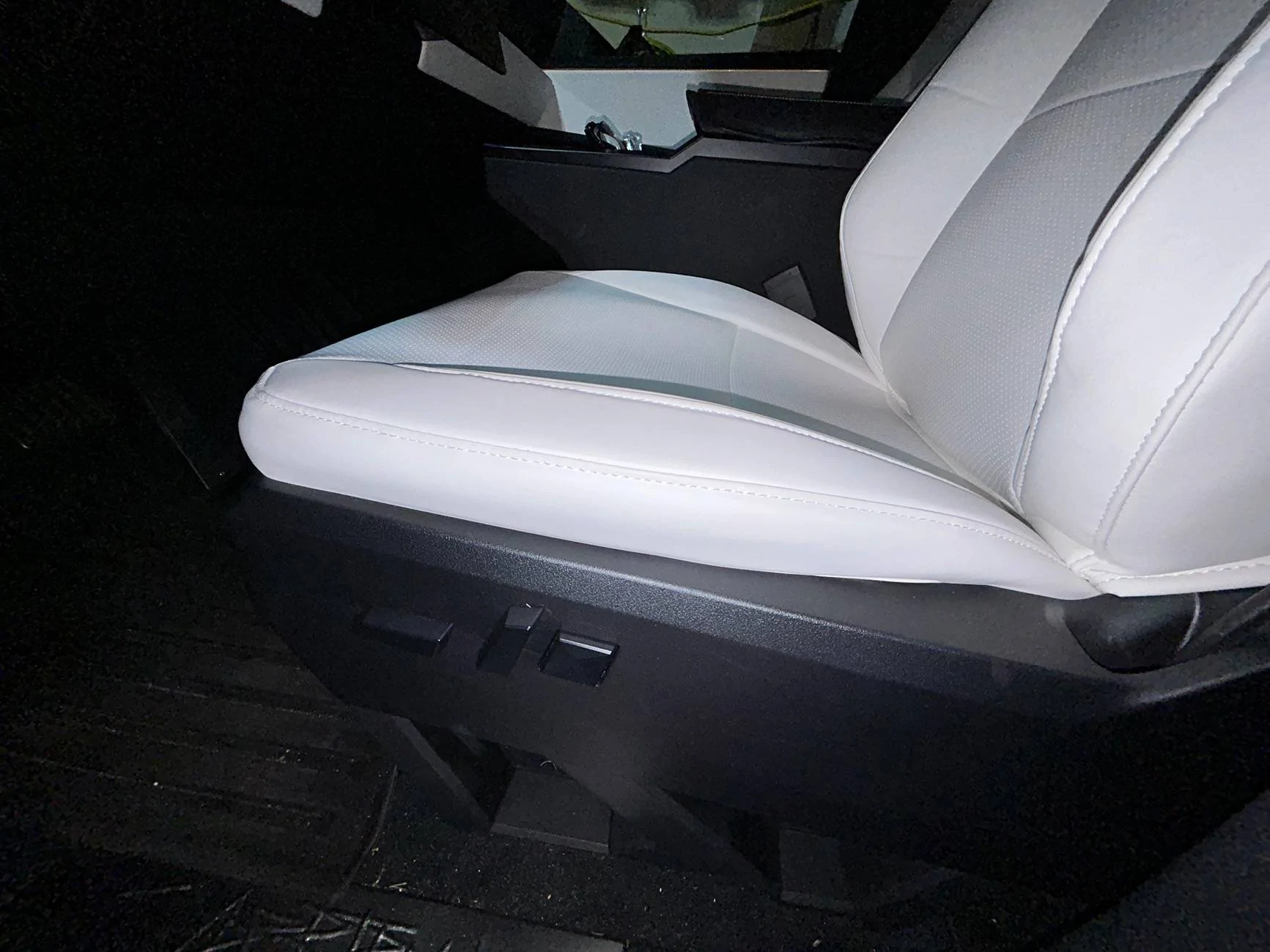 Tesla Cybertruck White seat covers from Elecfresh IMG_0270