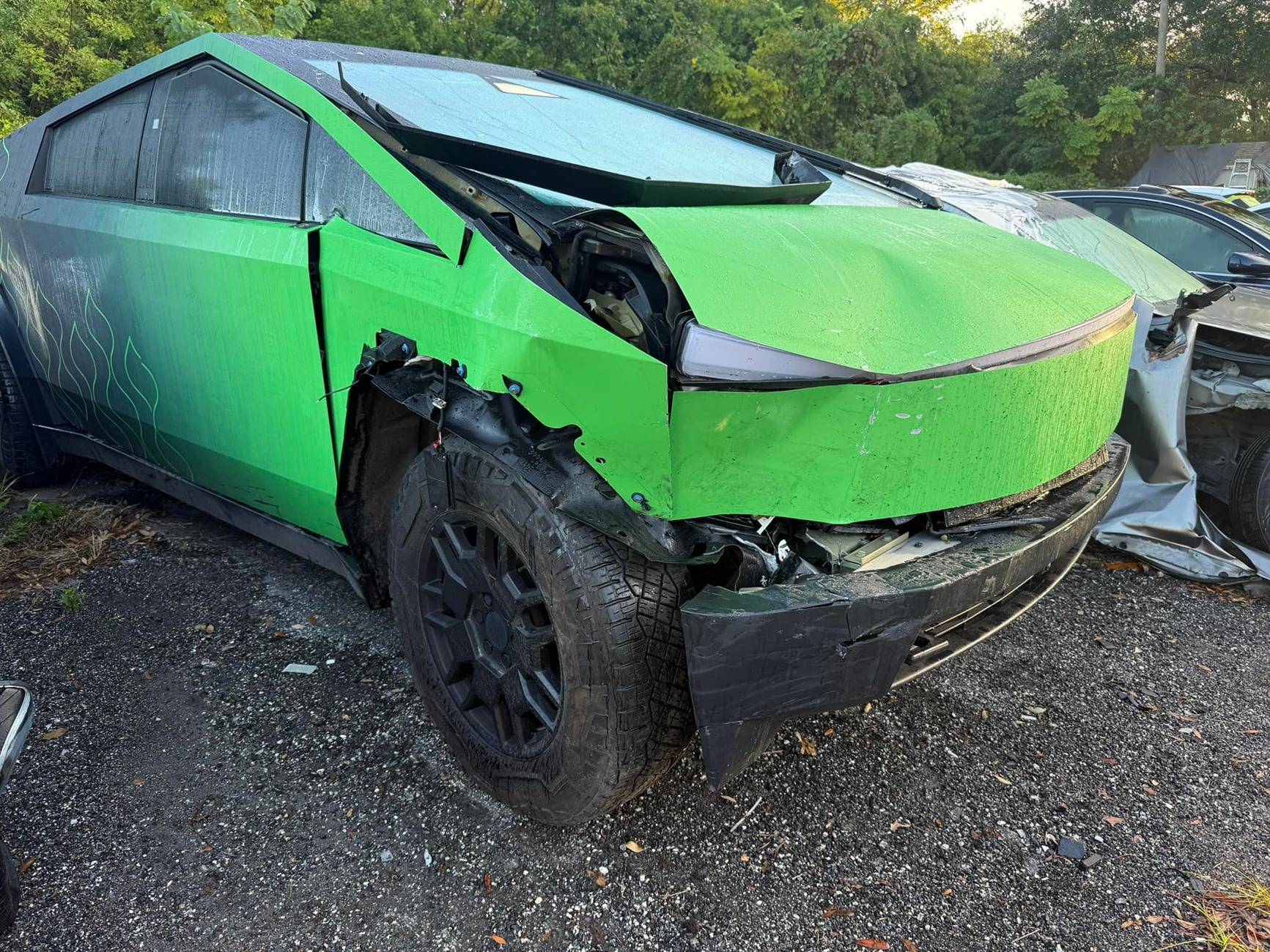 Tesla Cybertruck Cybertruck crashed by Turo renter while pursuing porch pirate (videos) 🤦🏻‍♂️ 464965018_10160157185696455_1505664825269109151_n (1)