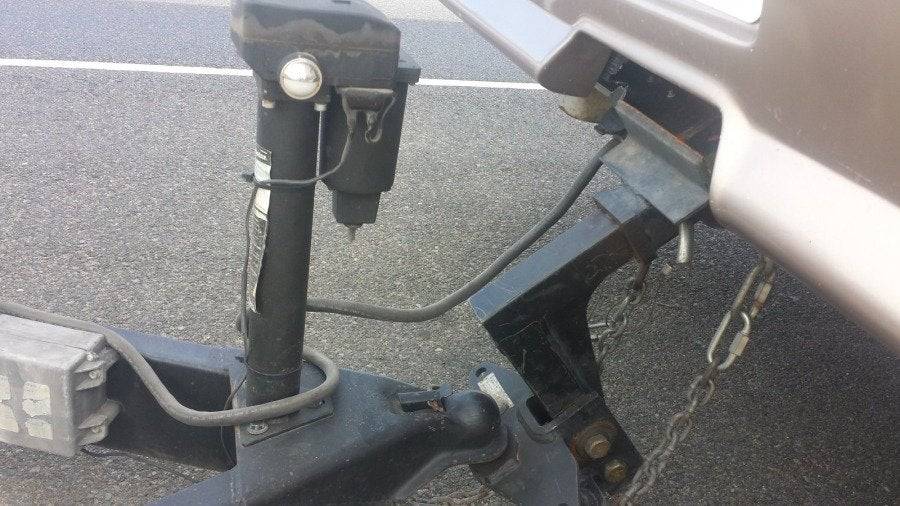 Tesla Cybertruck How concerned should I be about towing ? alpine_hitch_fail_1-