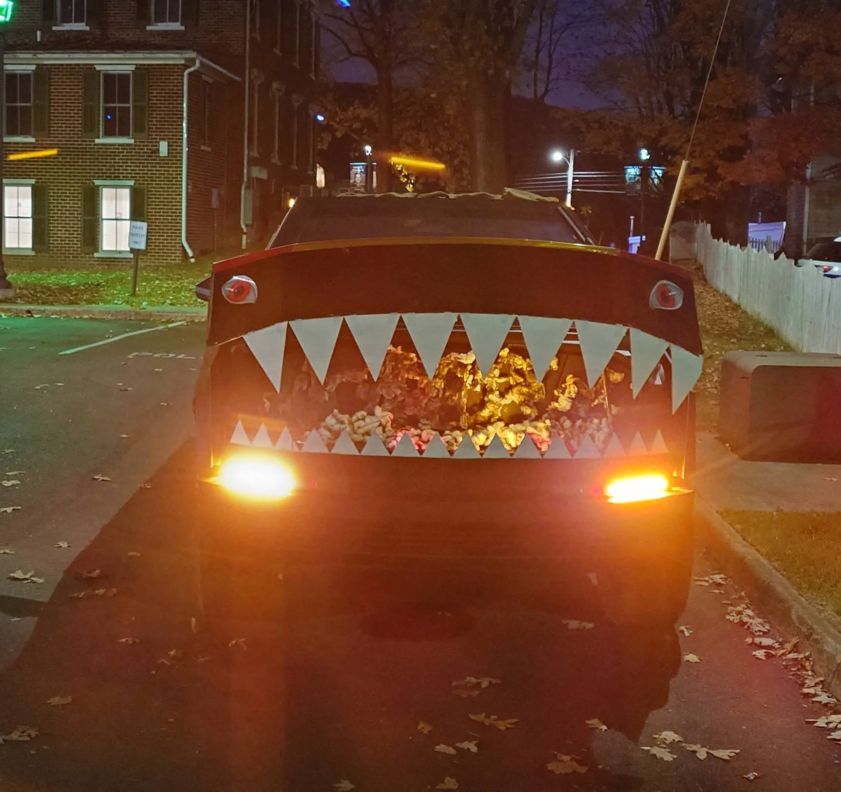 Tesla Cybertruck Trunk-or-Treating Cybertruck Style: Halloween Fun for All! GbRKyieXQAAPNFH?format=jpg&name=larg