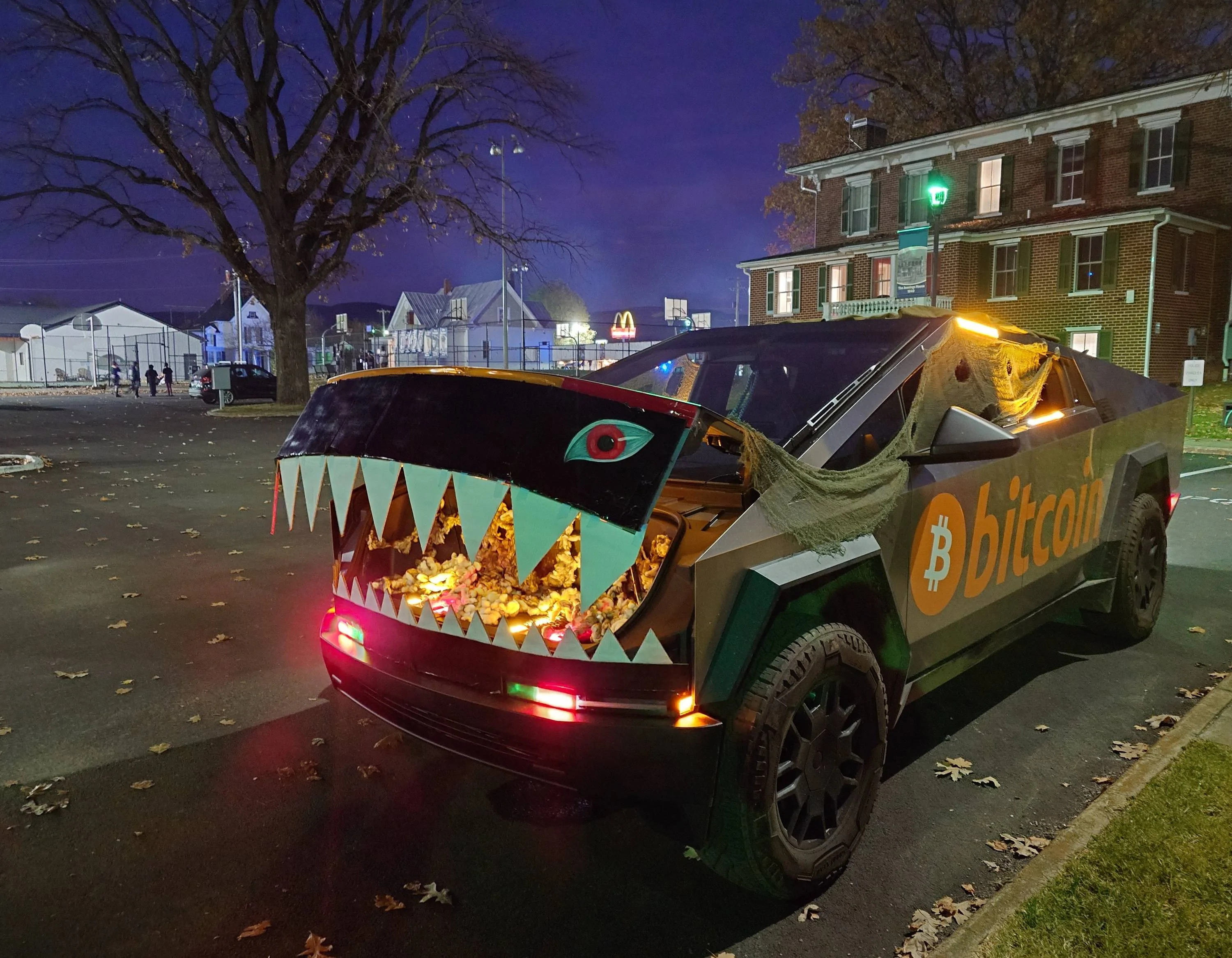 Tesla Cybertruck Trunk-or-Treating Cybertruck Style: Halloween Fun for All! GbRKyibWAAEj7Ys?format=jpg&name=4096x4096