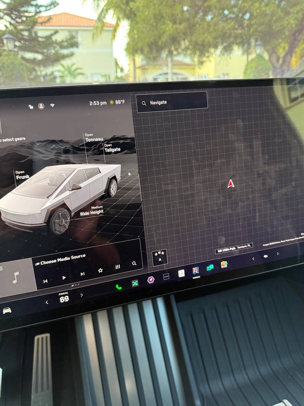 Tesla Cybertruck Navigation screen disappeared Navigation no ma