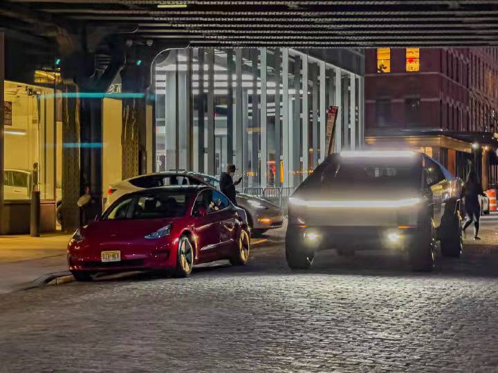 Tesla Cybertruck Elon_Musk also hopes everyone will come to China.Autonomous driving could make it easier for people to travel to China（trip with glamping） CT-14