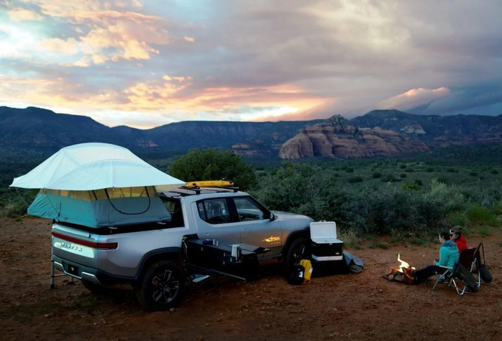 Tesla Cybertruck Elon_Musk also hopes everyone will come to China.Autonomous driving could make it easier for people to travel to China（trip with glamping） Rivian-R1T-electric-pickup-camp-kitchen-1024x696