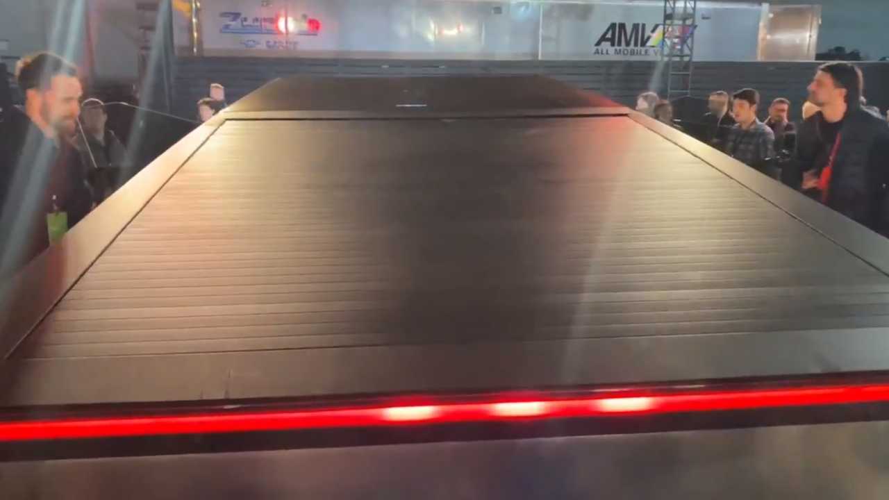 Tesla Cybertruck Check Out Tesla Cybertruck's Unique Solar Charging Tonneau Cover nneau-cover-is-cool-and-strategic-at-the-same-time