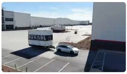 Tesla Cybertruck Elon_Musk also hopes everyone will come to China.Autonomous driving could make it easier for people to travel to China（trip with glamping） CT-24