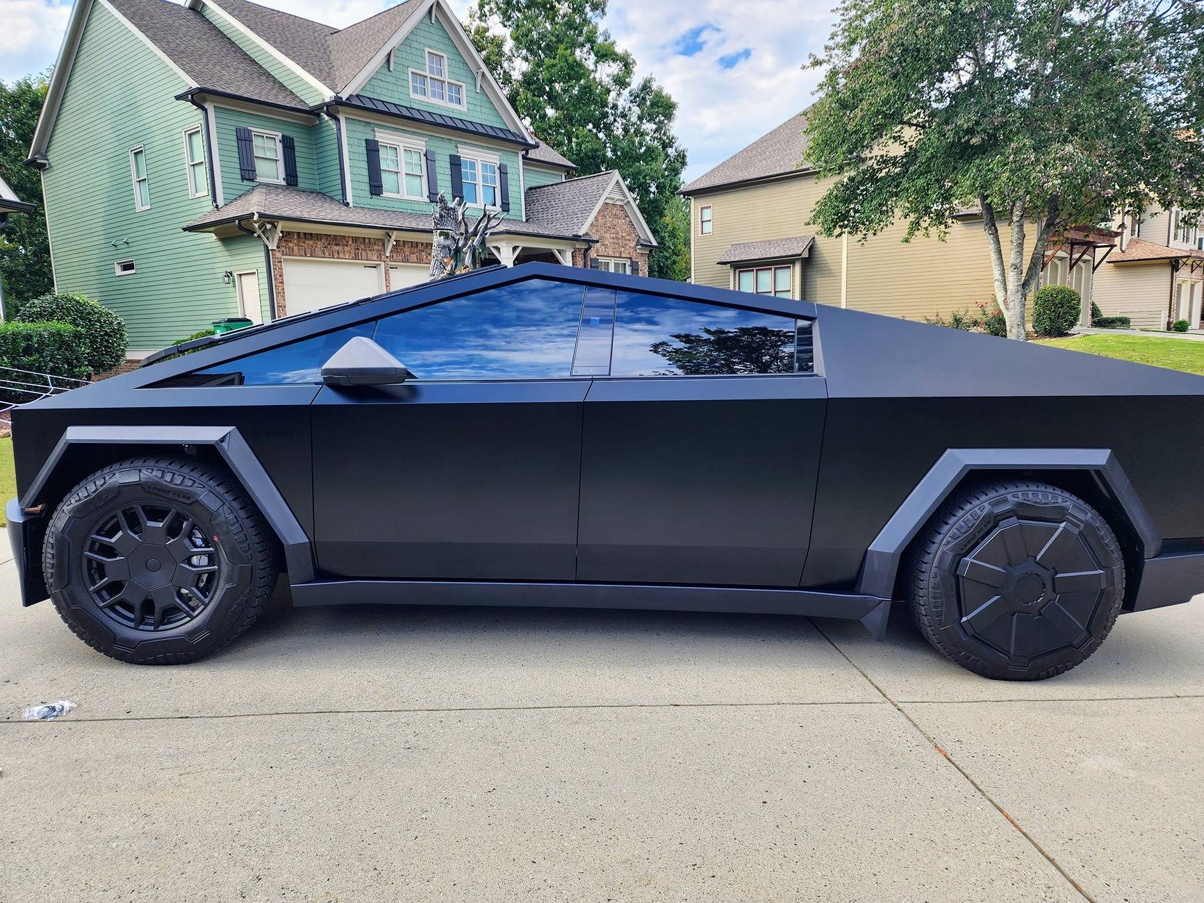 Tesla Cybertruck New cyber truck wheel covers 20241003_162707