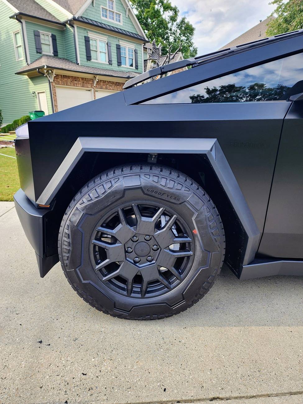 Tesla Cybertruck New cyber truck wheel covers 20241003_162854