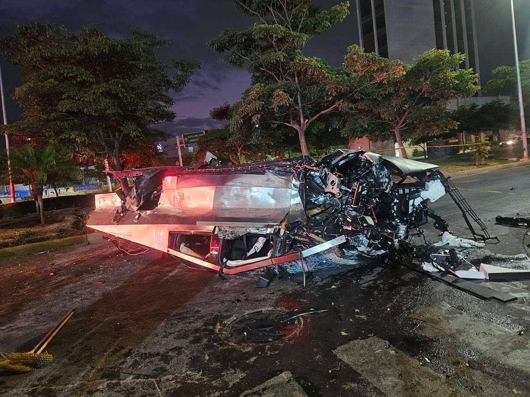 tesla cybertruck crash accident 1.jpeg