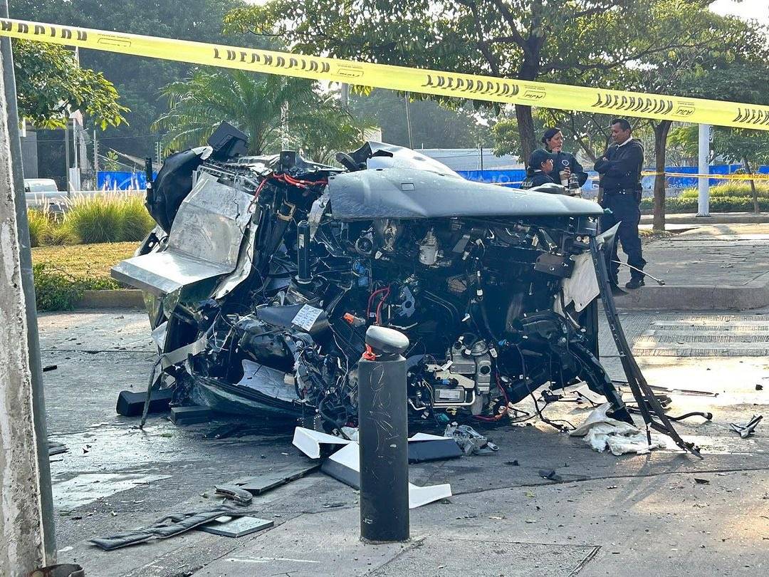 tesla cybertruck crash accident 3.jpeg