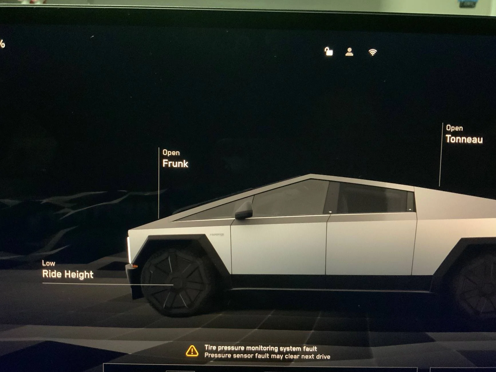 Tesla Cybertruck Software related or faulty TPMS? IMG_2041