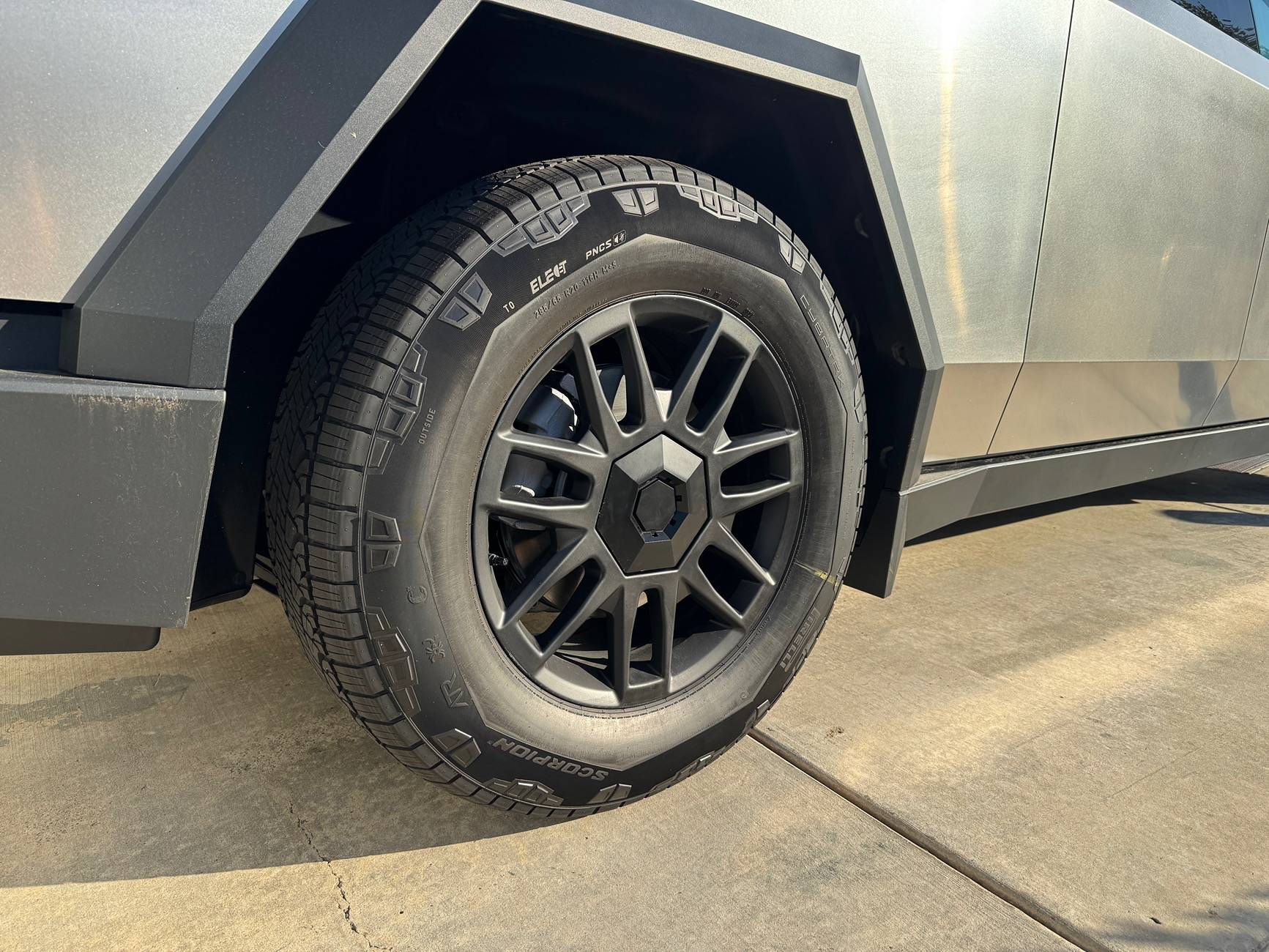 Tesla Cybertruck Core wheels vs FS wheels - identical spec fitment? IMG_8113.JPG