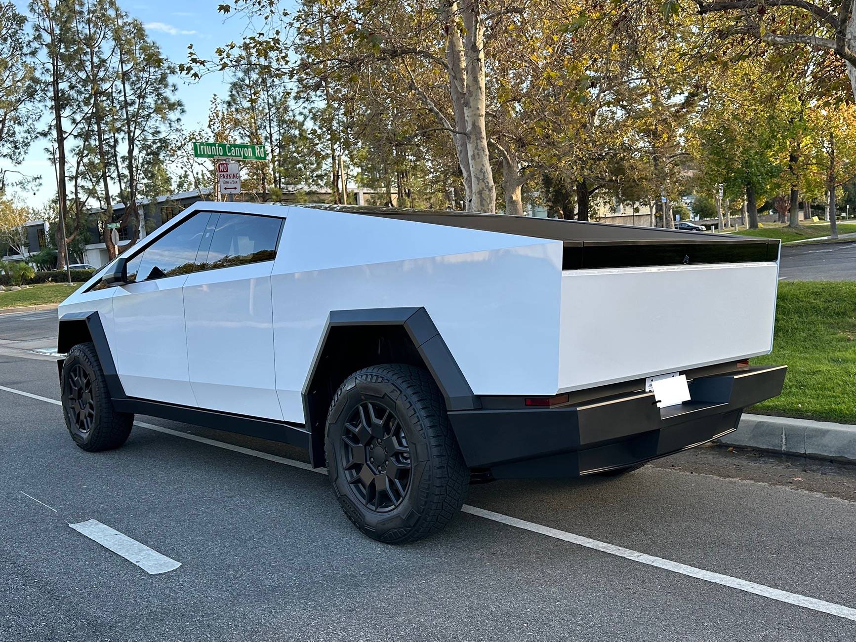 Tesla Cybertruck WHITE Vinyl Wrap & PPF Cybertruck -- Photos & Videos IMG_9462