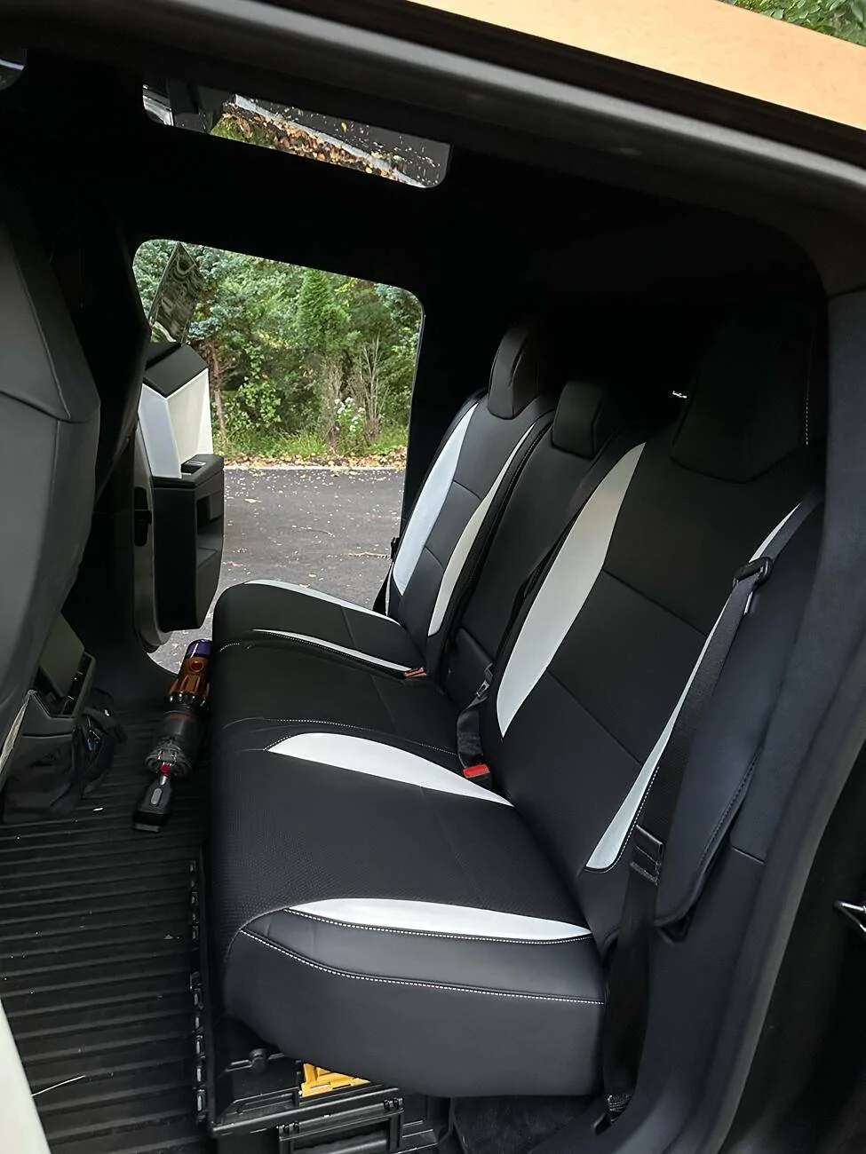 Tesla Cybertruck White seat covers from Elecfresh tempImage3lvq9