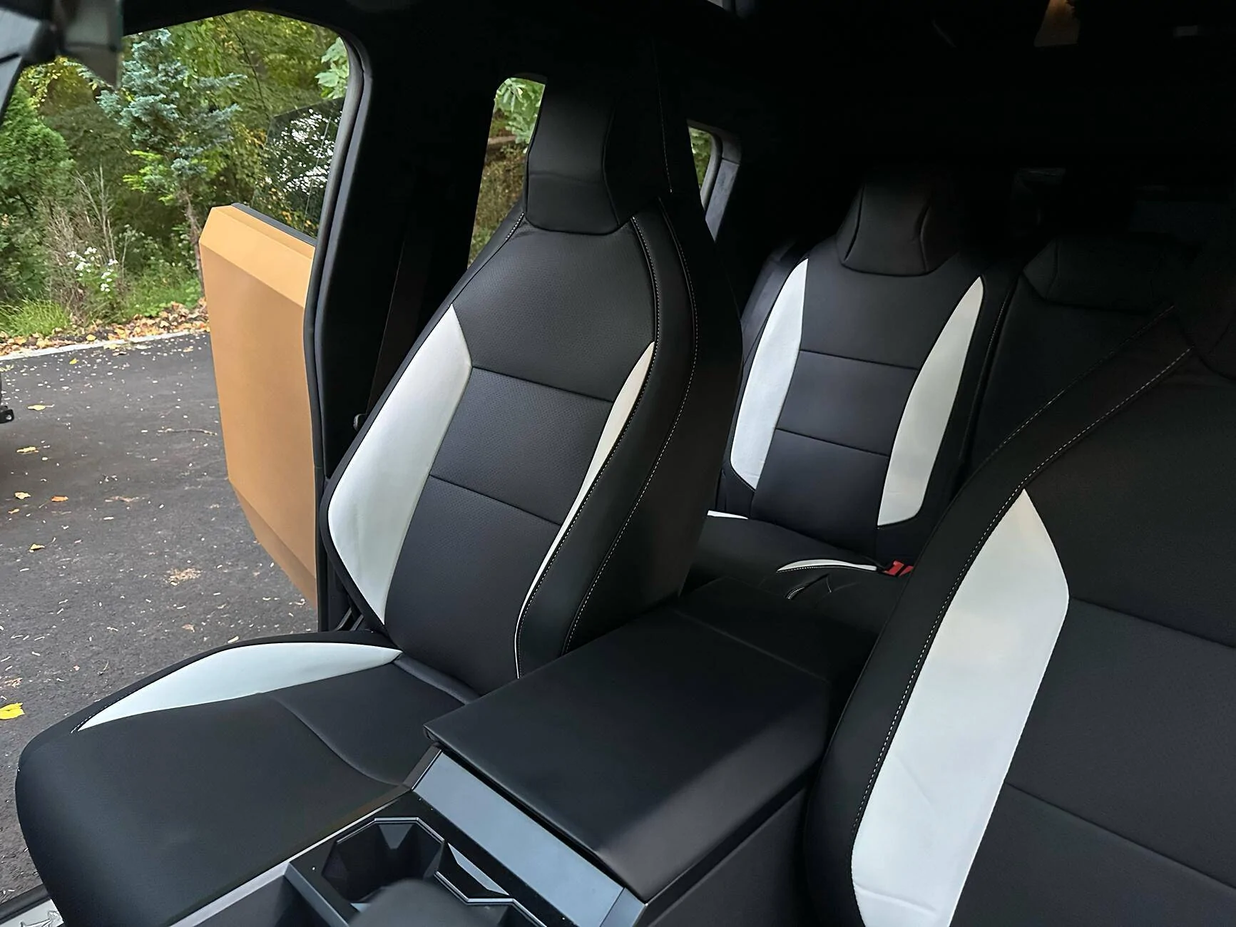 Tesla Cybertruck White seat covers from Elecfresh tempImage3fDxm8