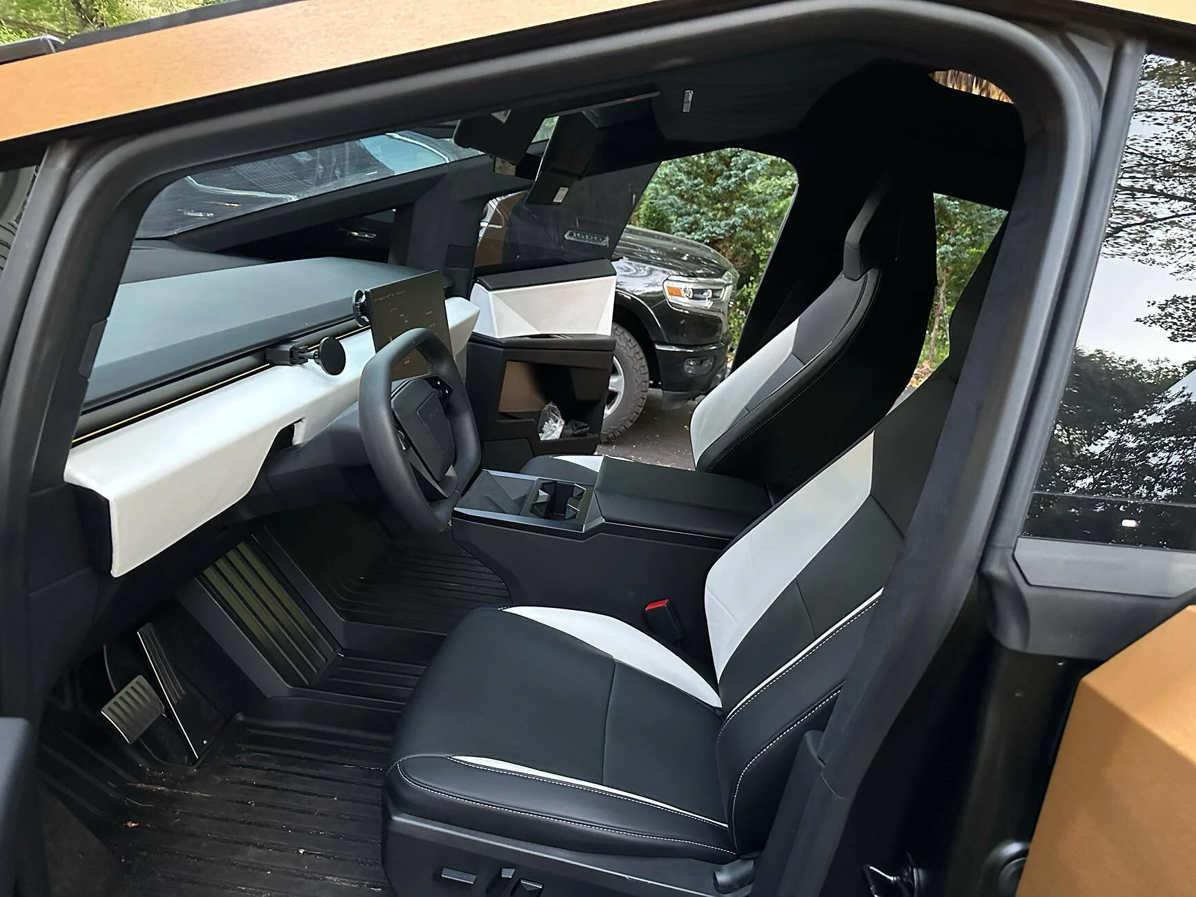 Tesla Cybertruck White seat covers from Elecfresh tempImageP1bdzi