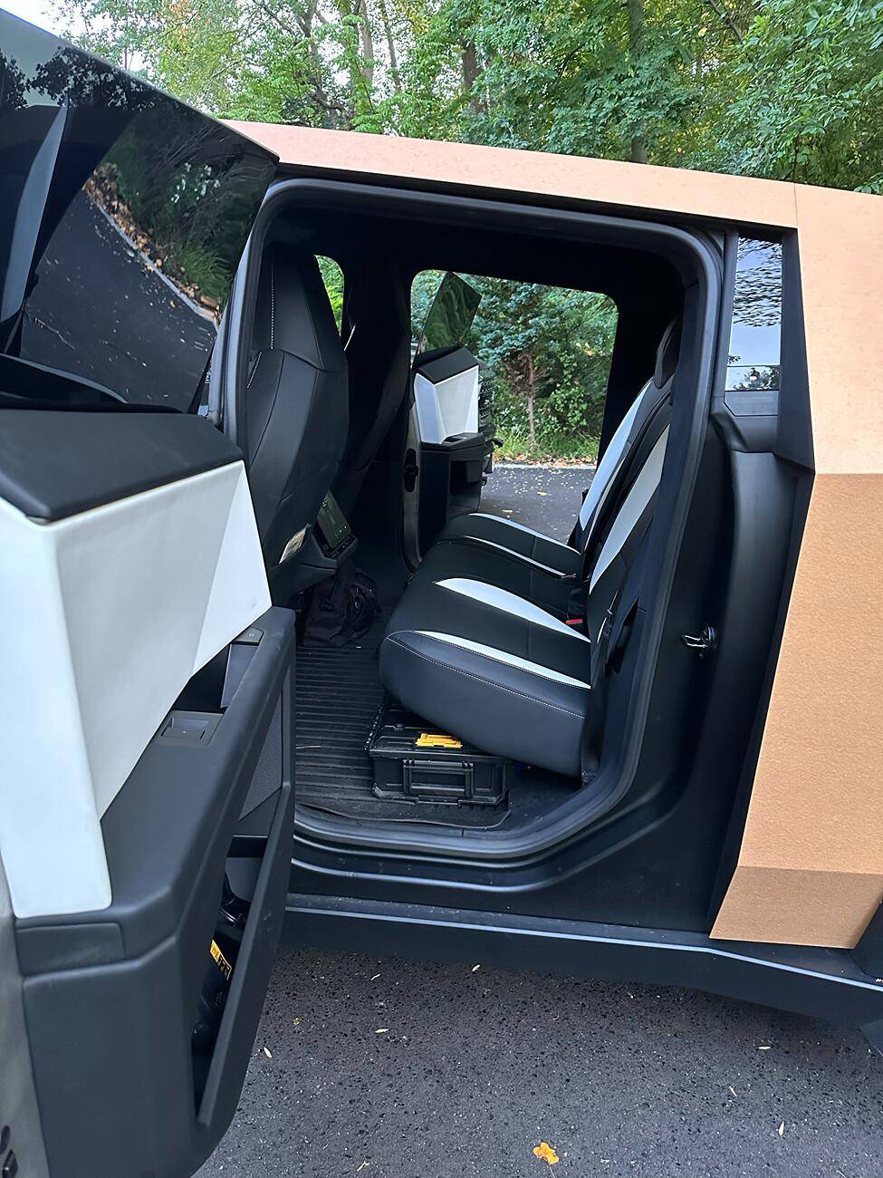 Tesla Cybertruck White seat covers from Elecfresh tempImage8UYiE