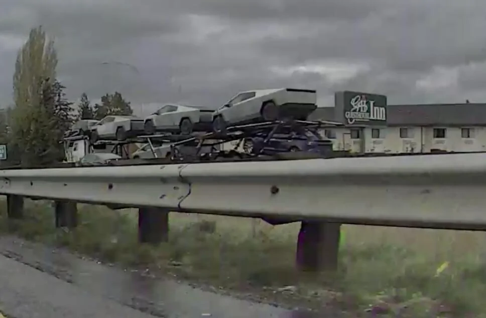 Tesla Cybertruck 4 Cybertrucks on a Trailer to British Columbia (Dashcam Footage) Screenshot 2024-11-04 at 6.30.36 PM