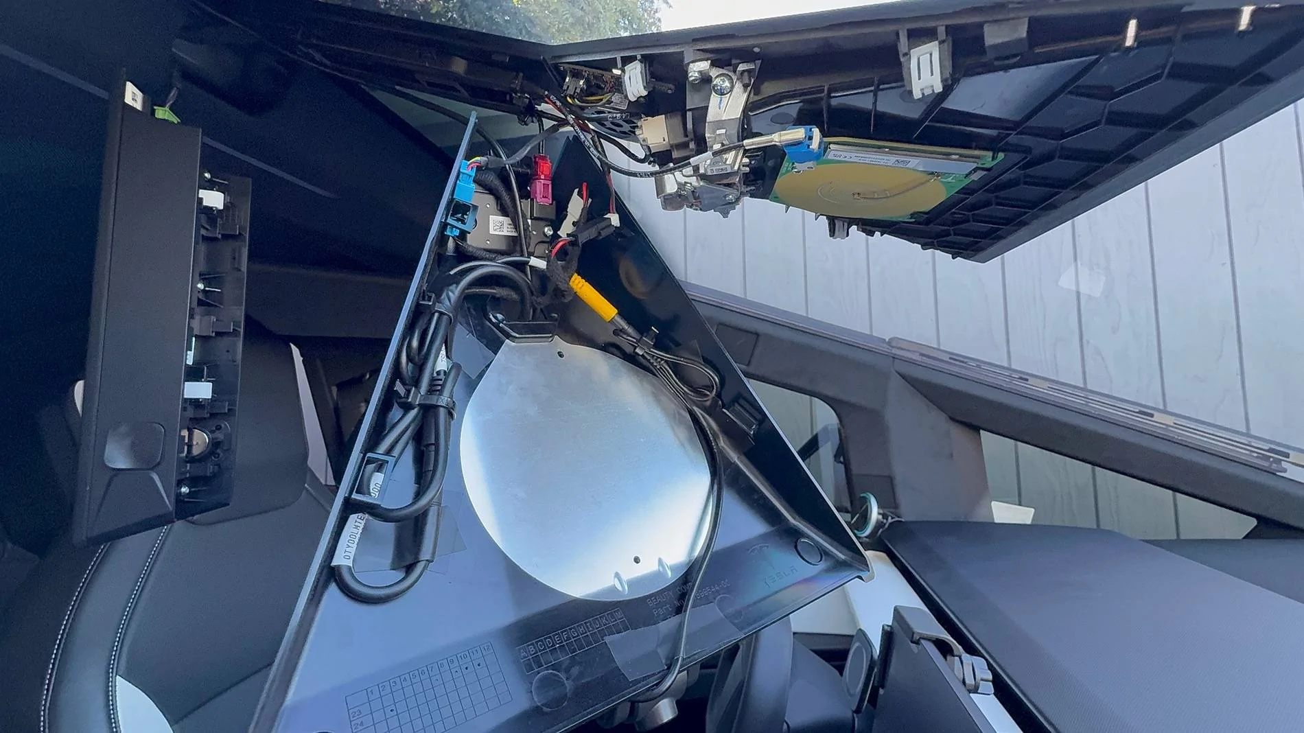 Tesla Cybertruck Digital Rearview Mirror Install & Review by Hansshow IMG_8856