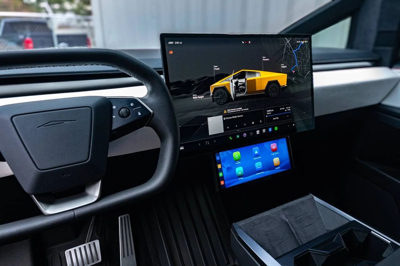 Cybertruck Carplay Screen Photos - Web.webp