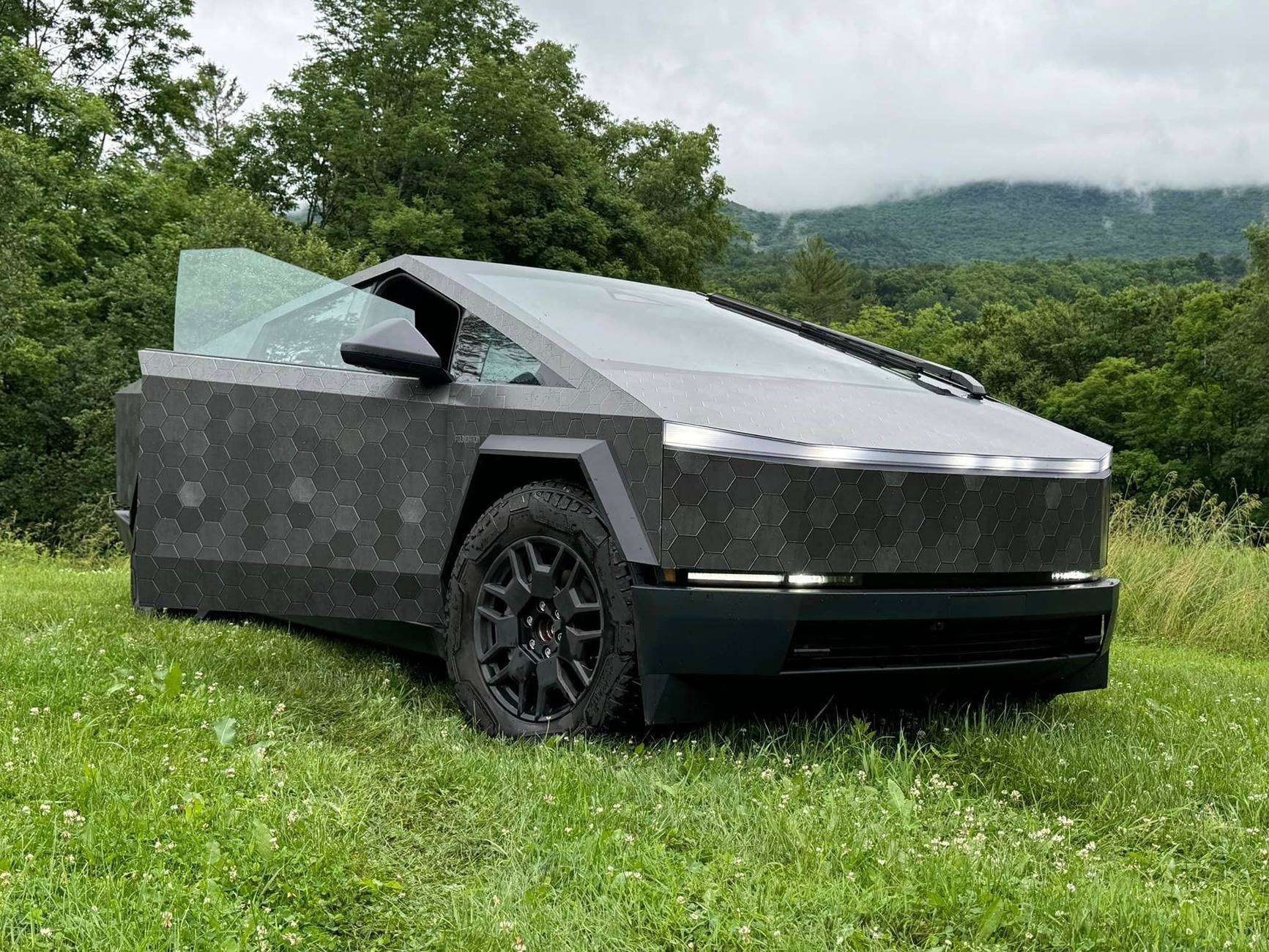 Tesla Cybertruck GREY / GRAY Vinyl Wrap & PPF Cybertruck -- Photos & Videos 465054129_10160734062387730_2078830980782055702_n