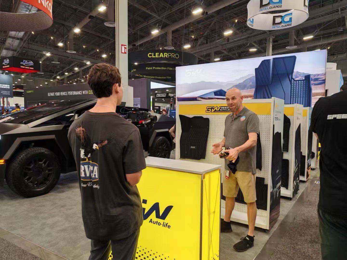 Tesla Cybertruck Come Here! Meet Us At SEMA 2024 img_v3_02gd_4ee052c4-2f8c-4dd8-8b93-5cc16bd63d9