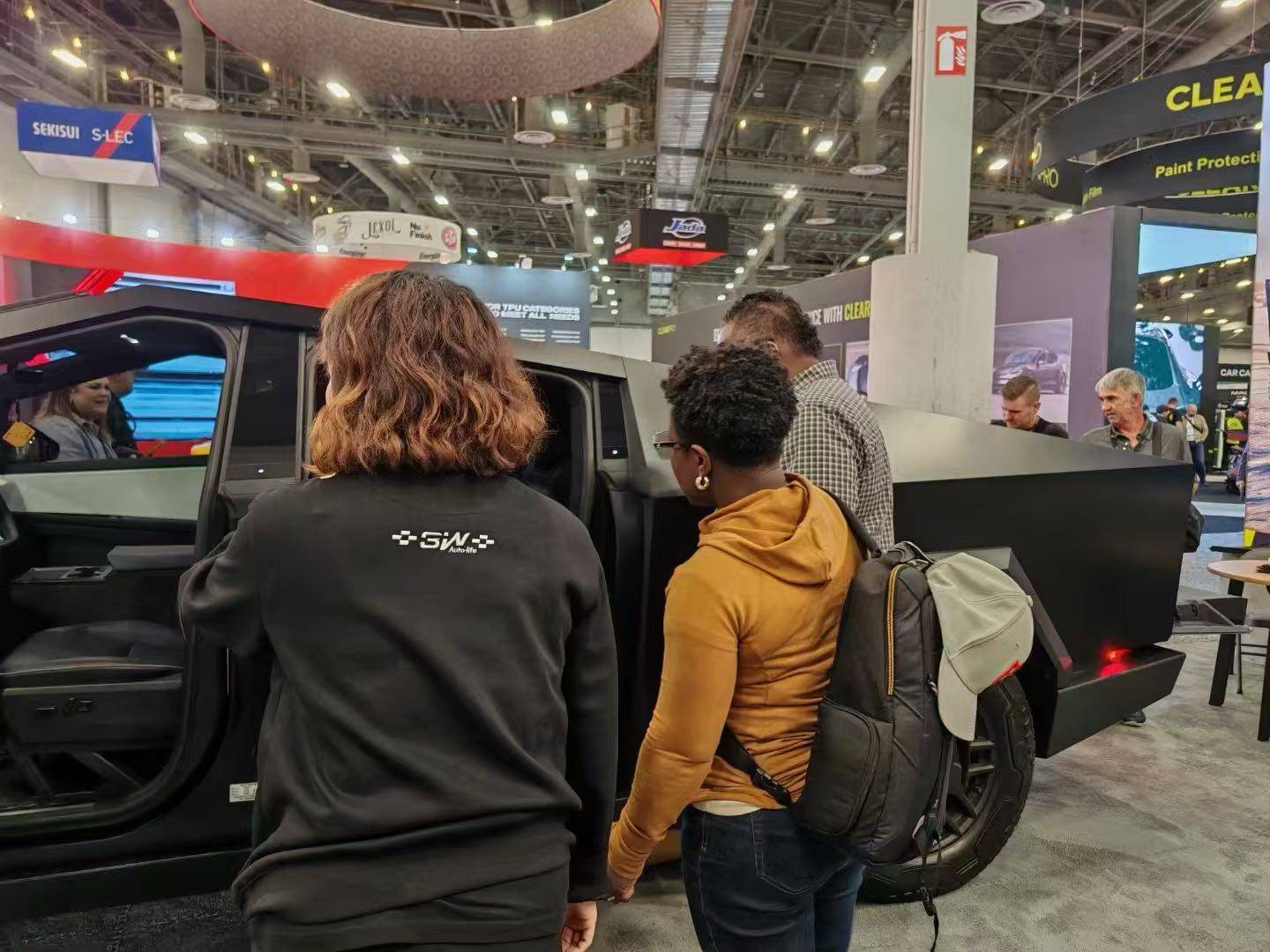 Tesla Cybertruck Come Here! Meet Us At SEMA 2024 img_v3_02gd_e02f04ad-d375-43e9-96f6-8e35d3738be