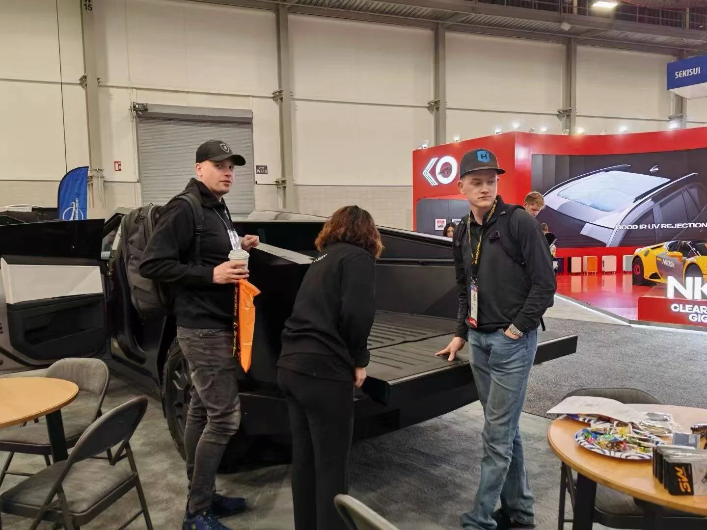Tesla Cybertruck Come Here! Meet Us At SEMA 2024 img_v3_02gd_f938de37-89bd-494d-a45e-e5e205fde8ag