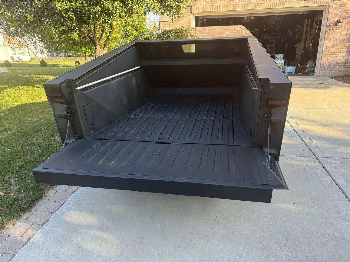 Tesla Cybertruck Review:  ELECFRESH Truck Bed Mat for Cybertruck 71lESrOMOkL