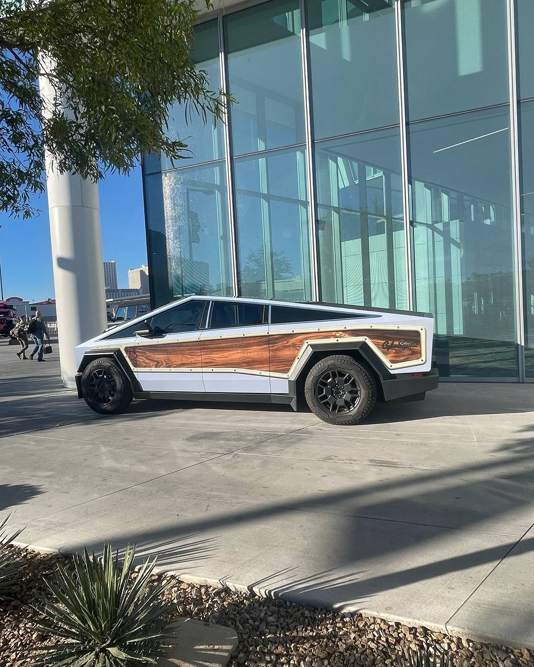 Tesla Cybertruck Cybertruck Builds at SEMA 2024 (Urander Overlanding Build + Others) hammerfb7_465499361_17921558447994331_7636166579173190746_n