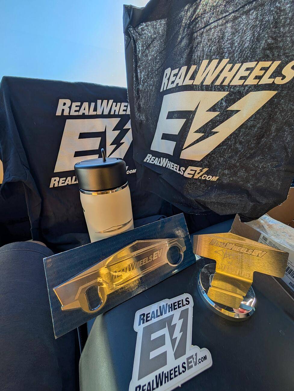 Tesla Cybertruck 👉Vote for October's RealWheels EV Cybertruck of the Month (CTOTM) Winner Here! 1731105860595-im