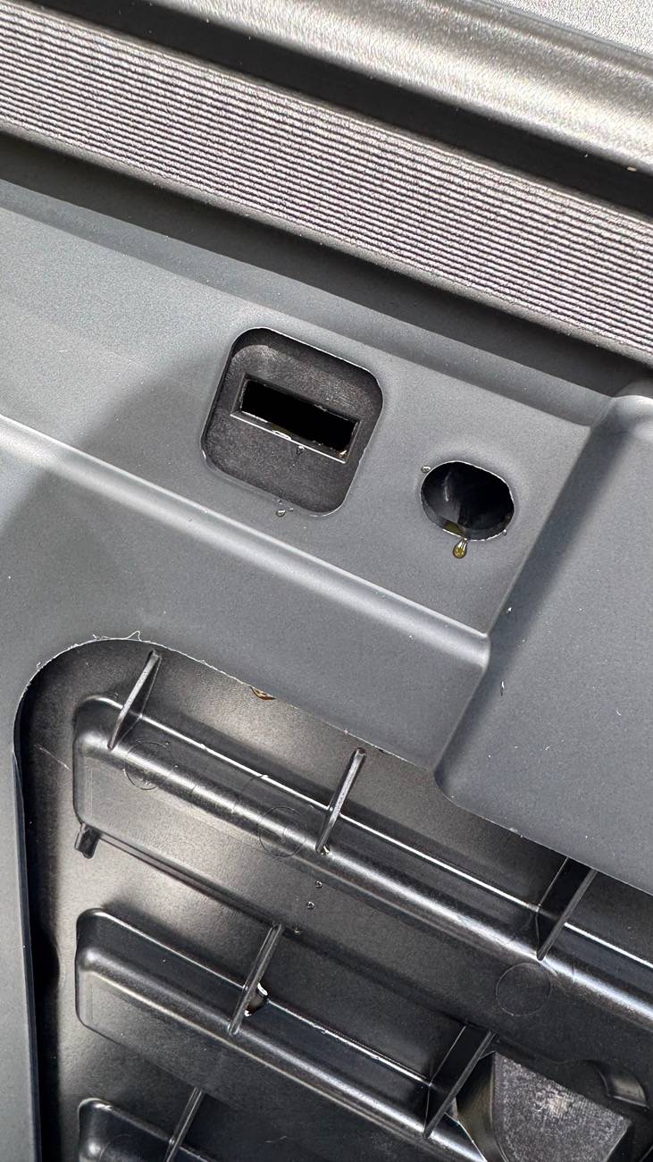 Tesla Cybertruck Brake fluid reservoir was not attached…. IMG_7750