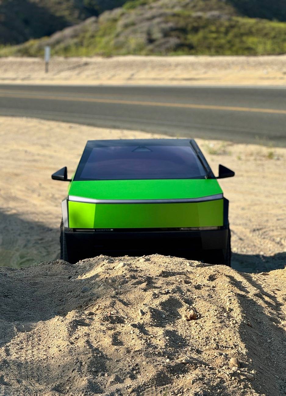 Tesla Cybertruck GREEN Vinyl Wrap & PPF Cybertruck -- Photos & Videos green wrapped cybertruck