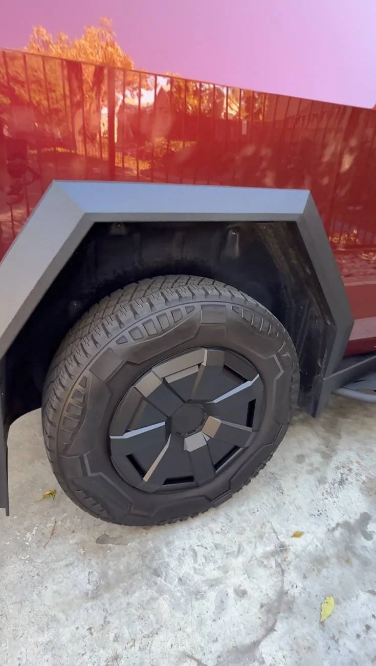 Tesla Cybertruck WTB: 4x Core Wheel Covers IMG_9156