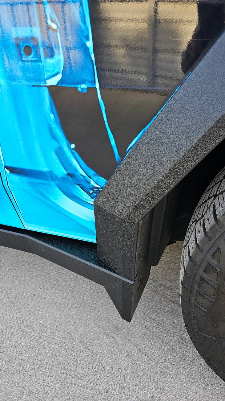 Tesla Cybertruck 📸✨ Show Off Your Cybertruck Upgrades: Share Your Installation Photos & Experiences! 🚗🔧 TESLA Cybertruck plastic DIY wraps scratch resistent protecton stickercity sliplo steprotect (5)