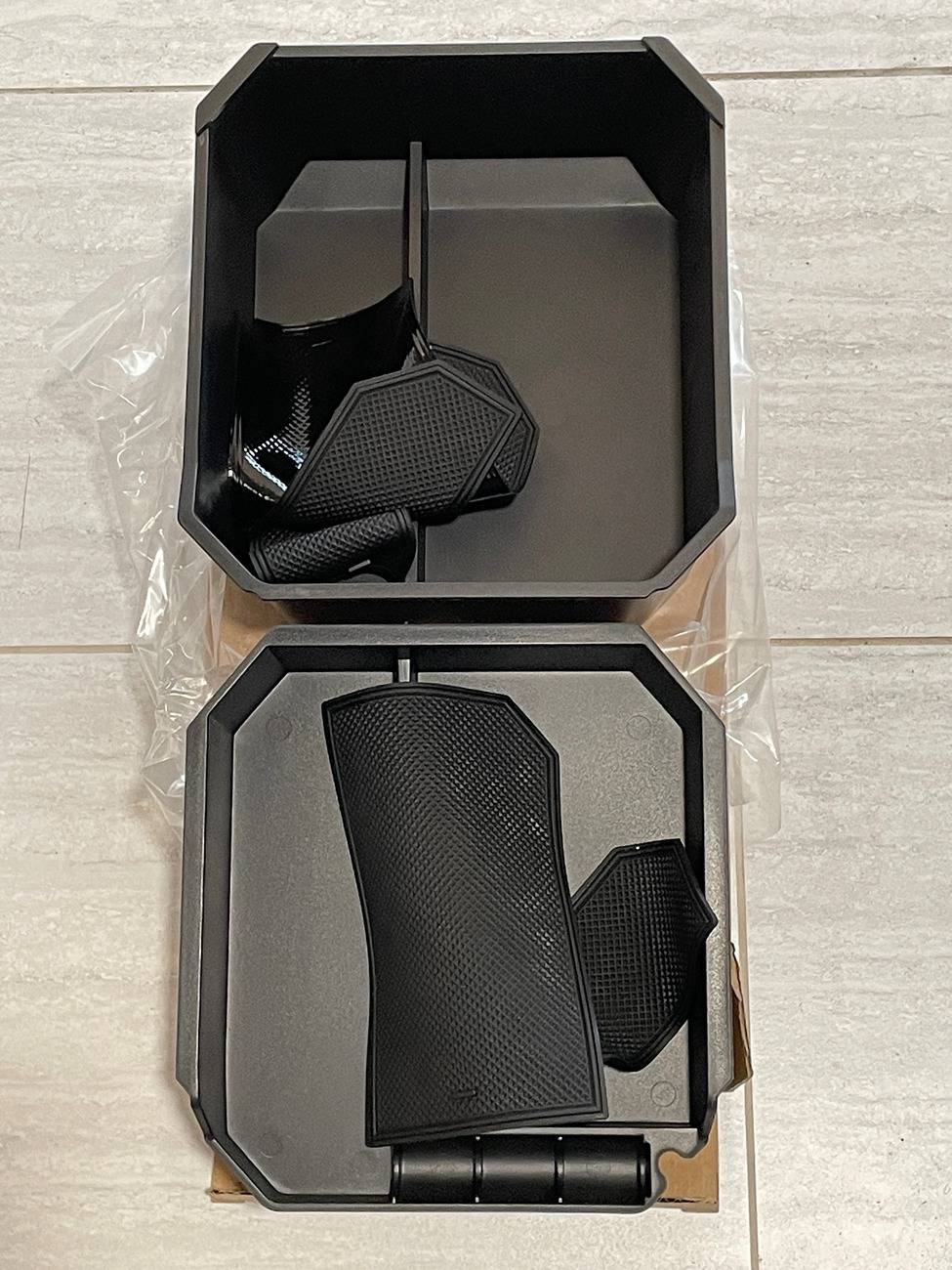 Tesla Cybertruck Review Of 2PCS Center Console Organizer From ELECFRESH Store. Pic1.JPG