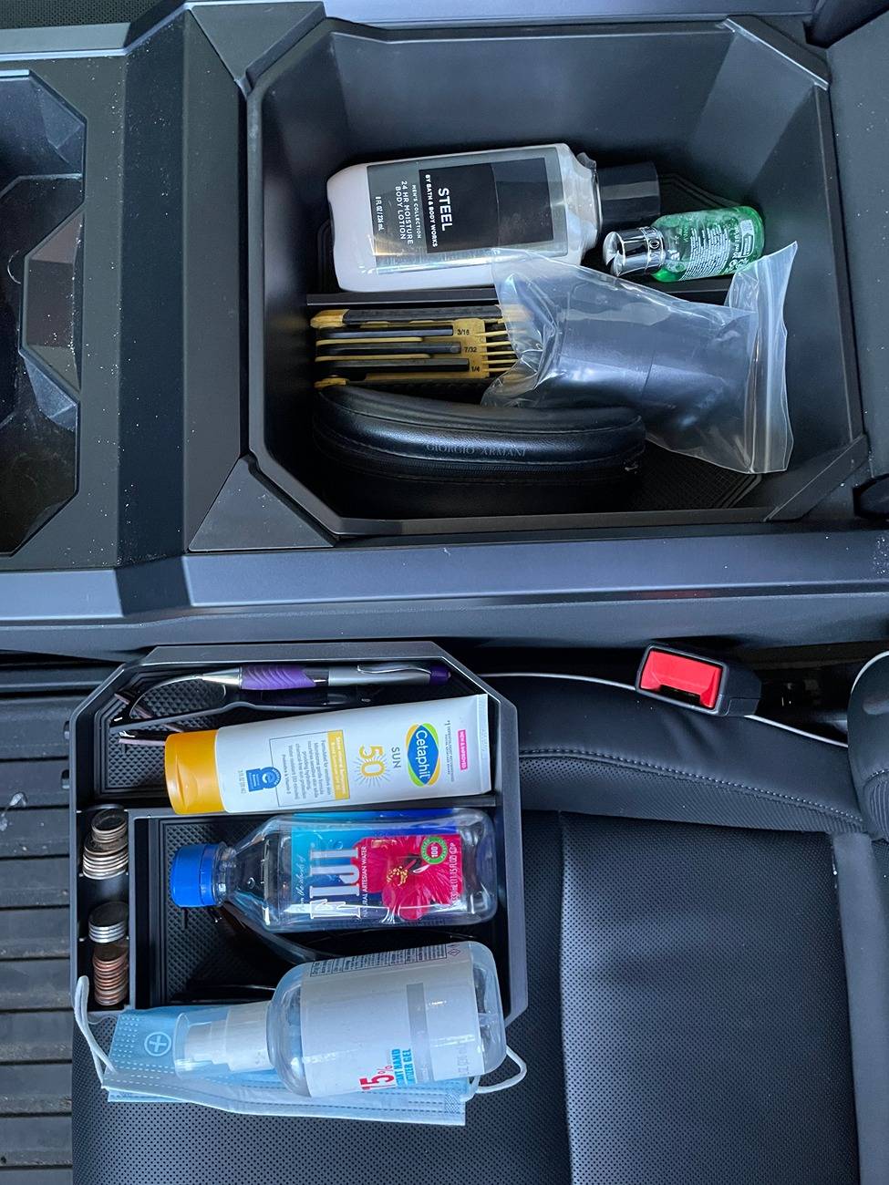 Tesla Cybertruck Review Of 2PCS Center Console Organizer From ELECFRESH Store. Pic4.JPG