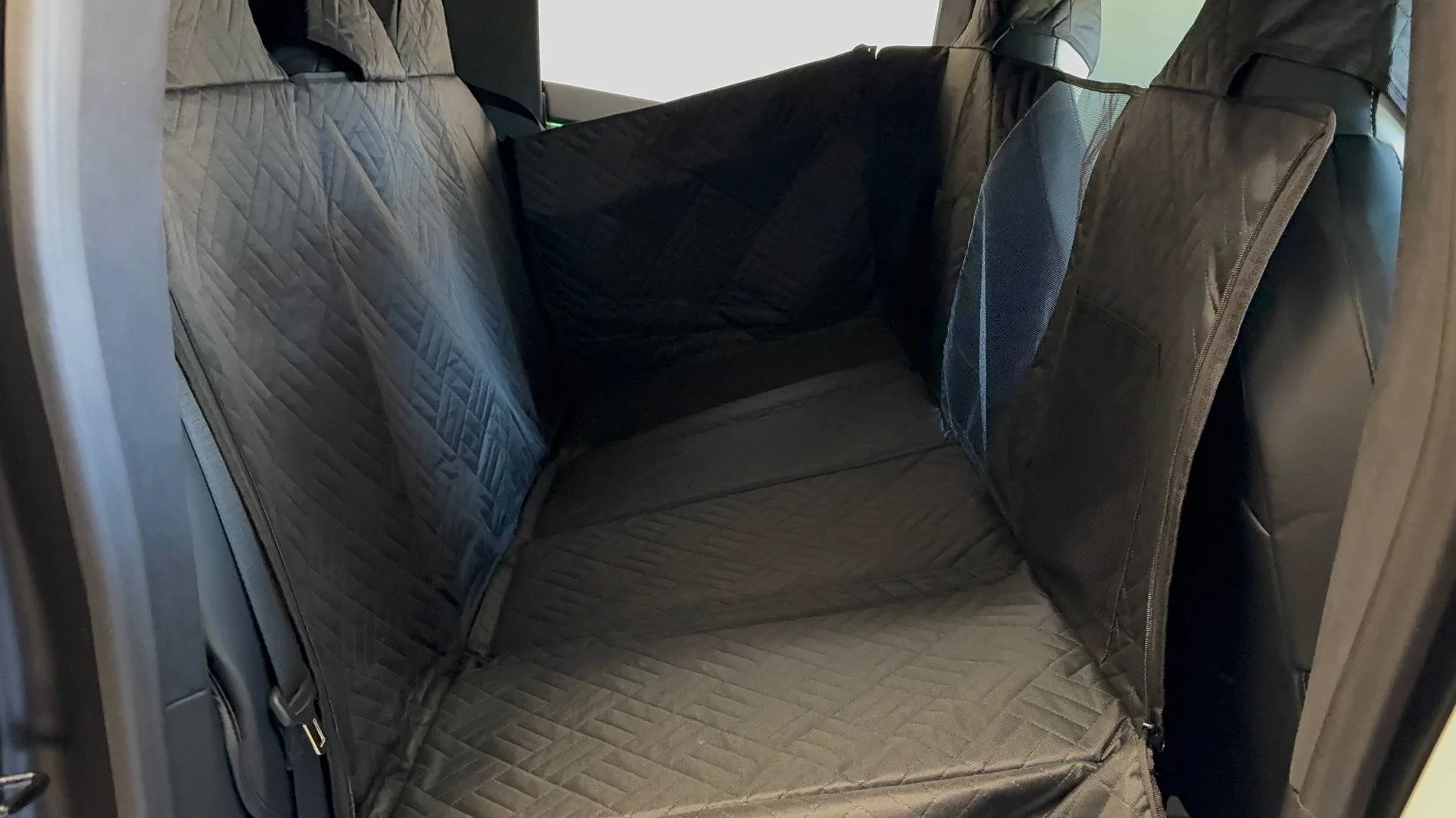 Tesla Cybertruck I installed pet mat on my Cybertruck,it really can protect your car seat IMG_4010