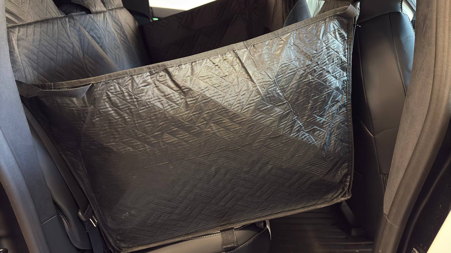 Tesla Cybertruck I installed pet mat on my Cybertruck,it really can protect your car seat IMG_4007.HEIC.JPG