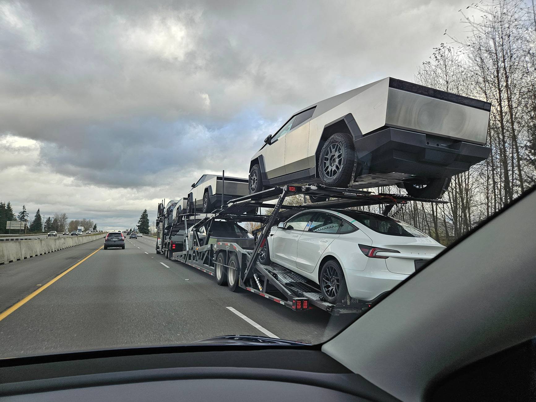 Tesla Cybertruck Vancouver, Canada -- first Cybertruck deliveries begin 20241112_124133