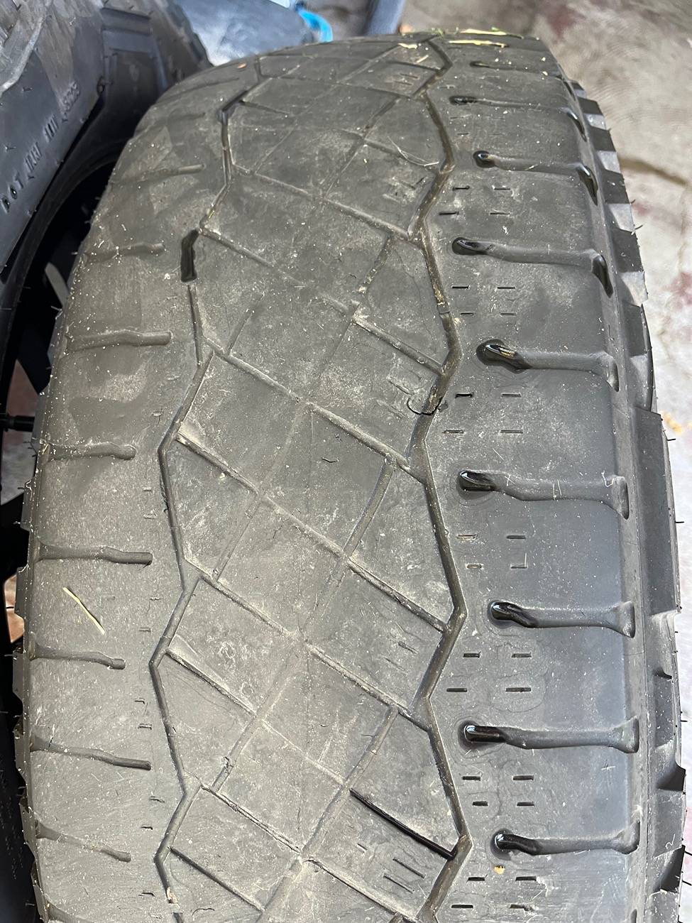 Tesla Cybertruck Spare oem tire/wheel combo 35 inch IMG_6691
