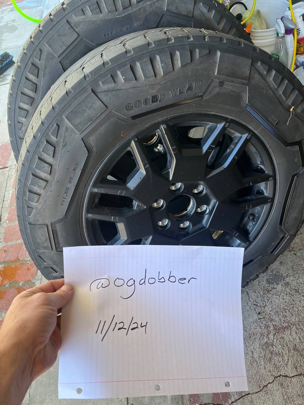 Tesla Cybertruck Spare oem tire/wheel combo 35 inch IMG_6694