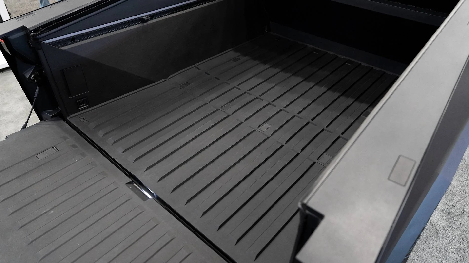Tesla Cybertruck Cybertruck Floor Mats, Bed Liner, Frunk Liner Now Available from 3Wliners photos-27