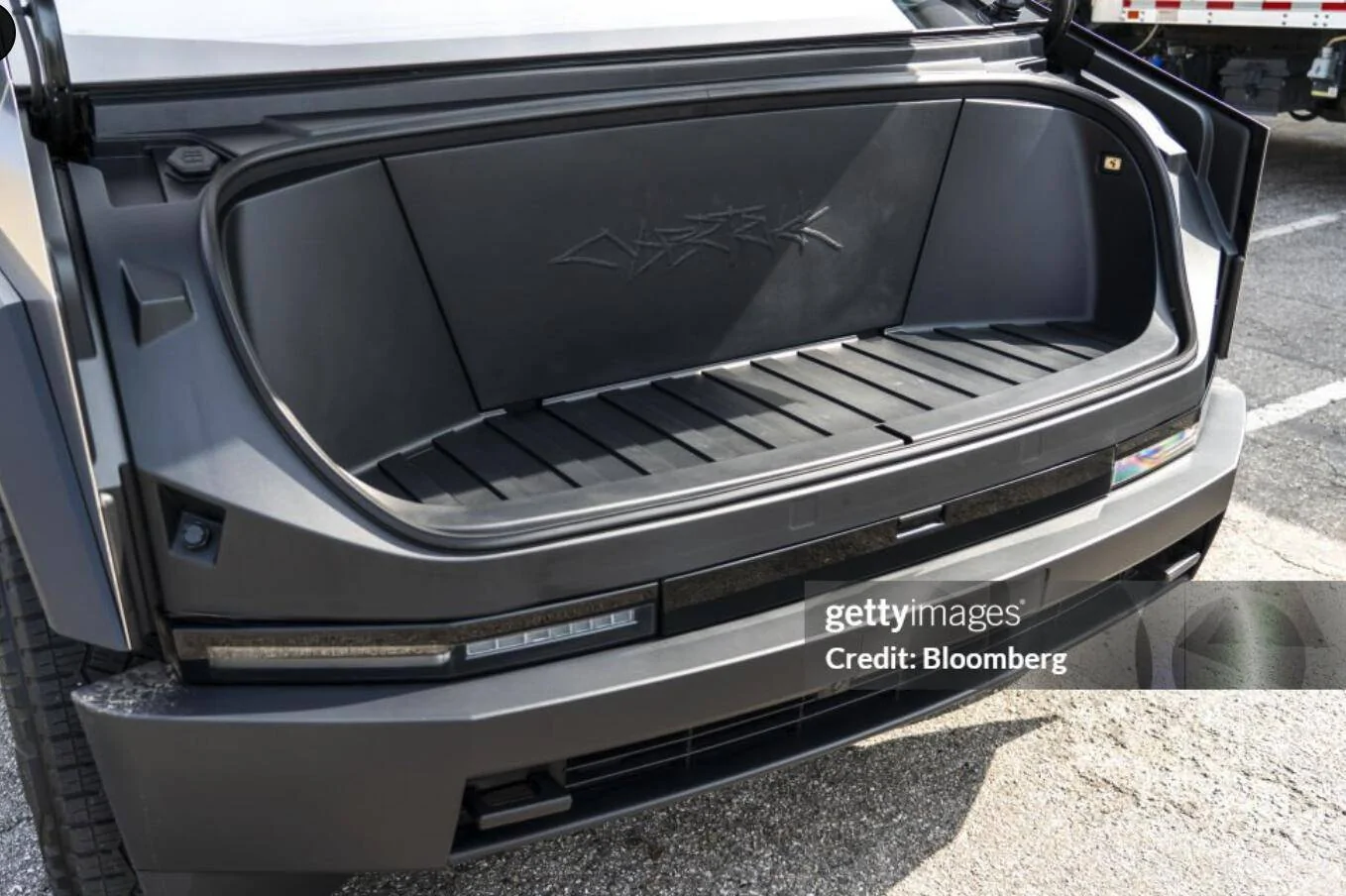 Tesla Cybertruck 🚀 If You Receive Your Cybertruck, What’s the First Accessory You’re Buying? 🚀 WeChatWorkScreenshot_fffc2880-d1b2-4c76-932b-1f6c02585218