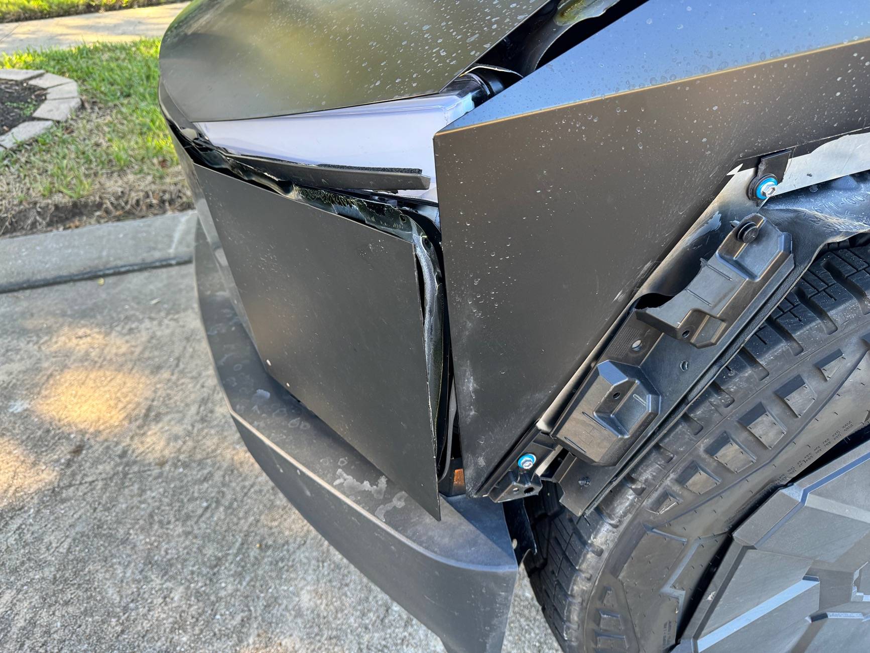 Tesla Cybertruck Accident IMG_4822