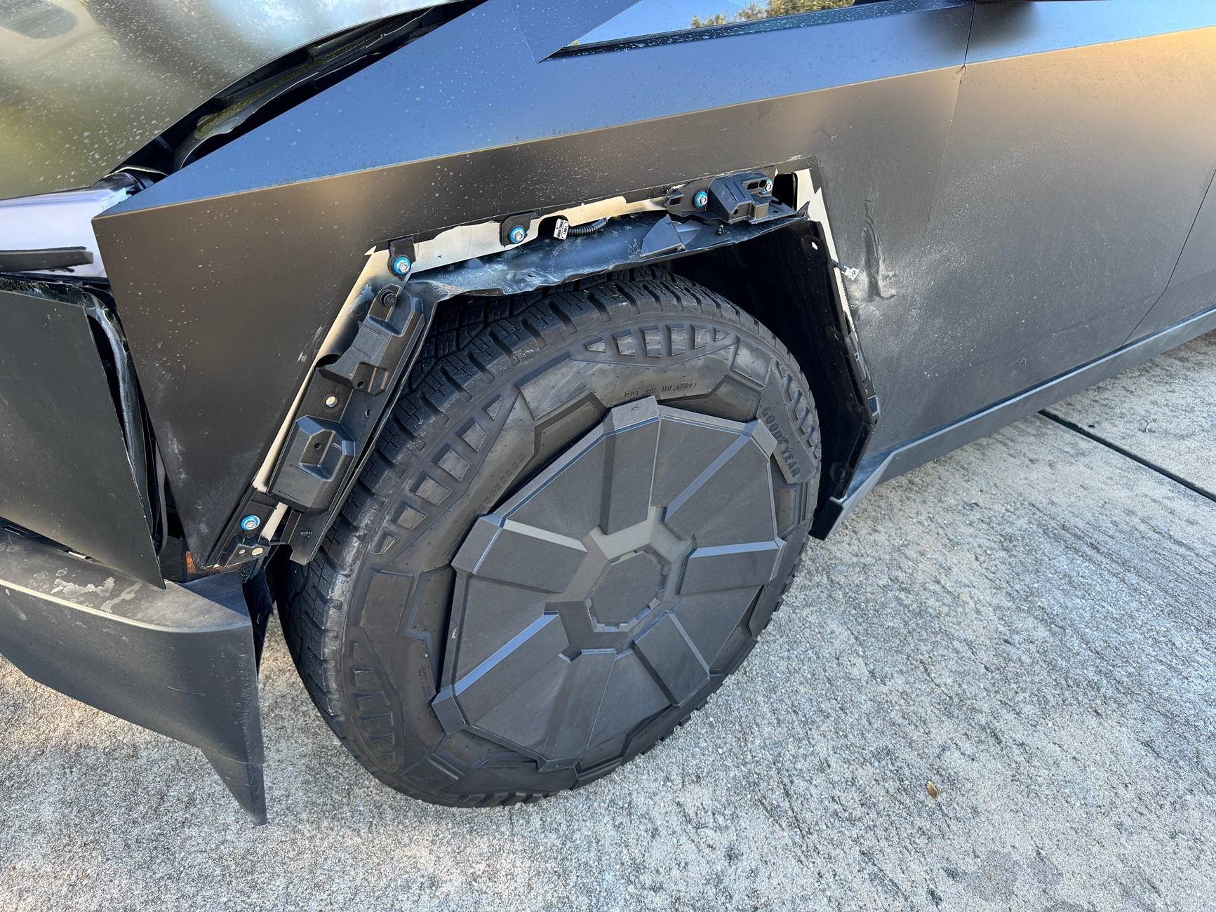 Tesla Cybertruck Accident IMG_4821