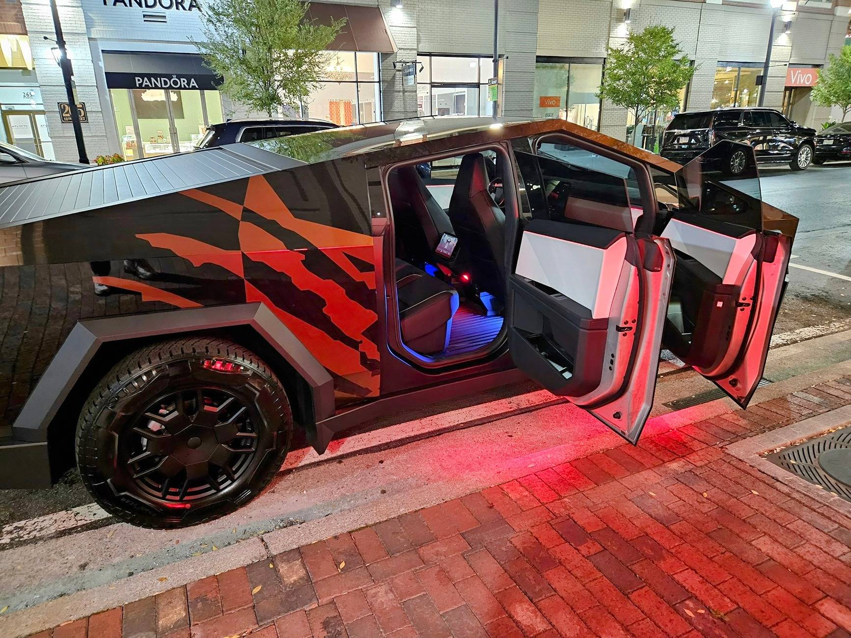 Tesla Cybertruck Daily random Cybertruck photos thread - Post Yours! 📸 🤳 20241010_210856~2