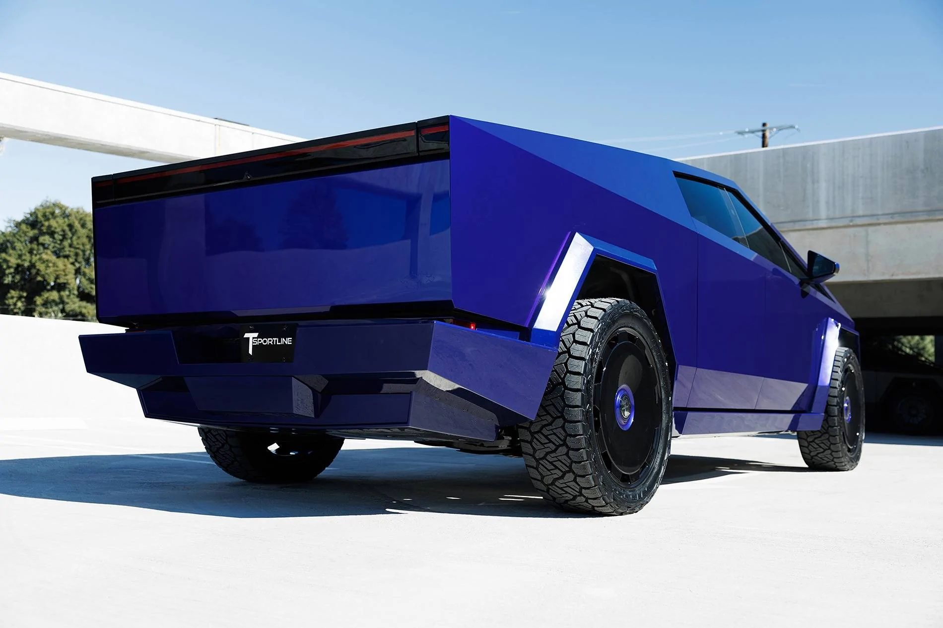 Tesla Cybertruck Cybertruck Aftermarket Wheels & Tires Photos + Info Compilation tmaxx-metallic-electric-blue-tesla-cybertruck-24-ctm-wheels-gloss-black-19-3