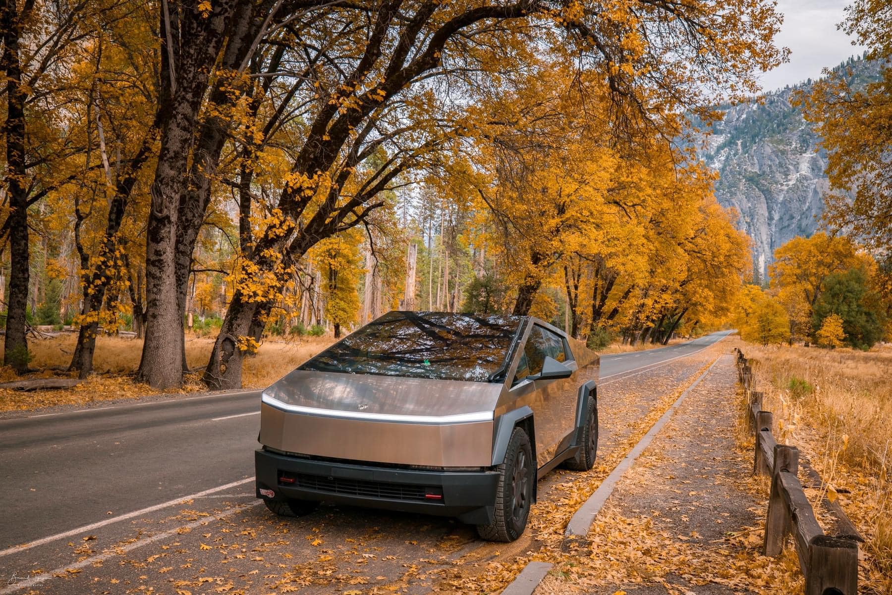 Tesla Cybertruck Cybertruck reflecting fall foliage colors in Yosemite 6488207_8585404528203123_2284064256391883128_n-